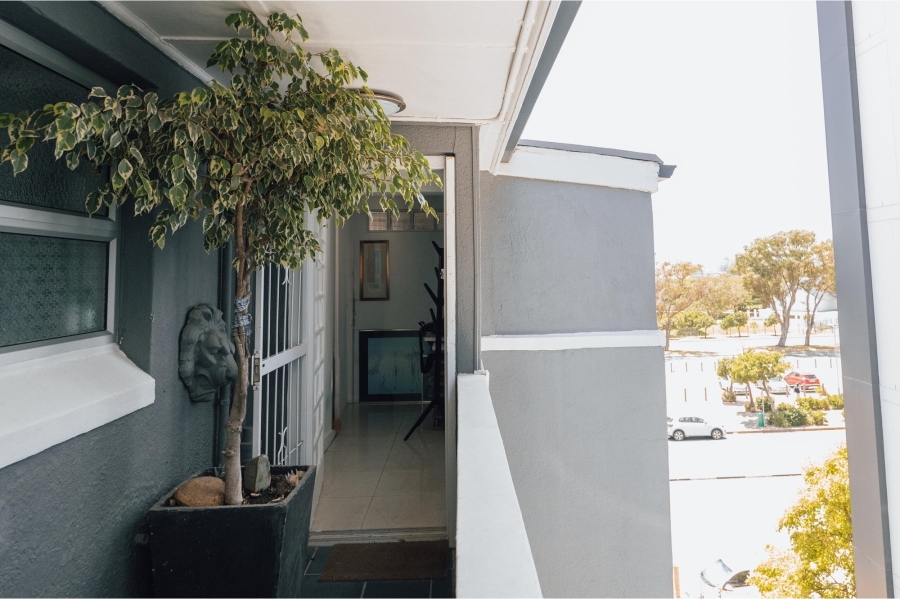 To Let 2 Bedroom Property for Rent in Green Point Western Cape